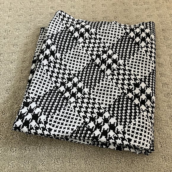 Houndstooth/Checkered pattern crepe fabric - 3.5m - Picture 1 of 2
